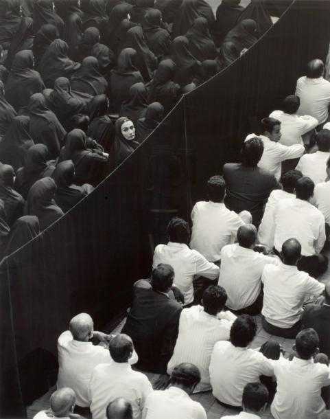 آرتچارت | FERVOR SERIES (CROWD FROM BACK WOMAN LOOKING OVER HER SHOULDER) از شیرین نشاط