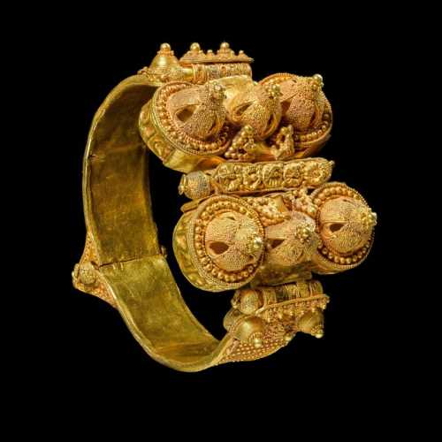 ArtChart | A Seljuq gold armlet, Persia, 11th century by Unknown Artist