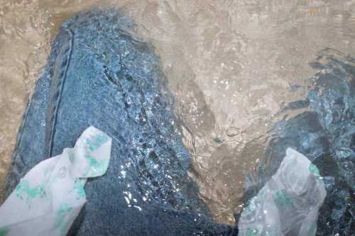 ArtChart | Untitled from the Somewhere to Live series by Sara Abbasnejad