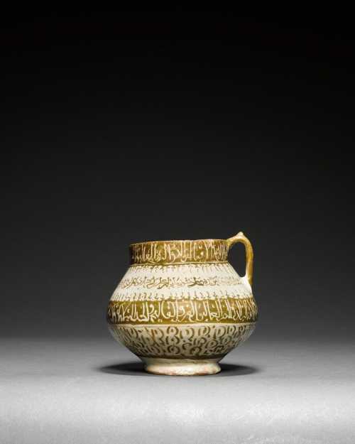 ArtChart | A fine intact Kashan lustre cup with handle, Persia, circa 1200 by Unknown Artist