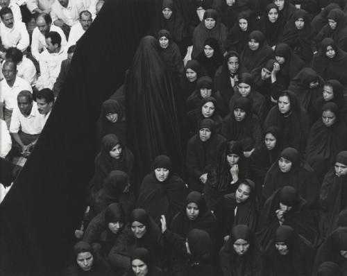 آرتچارت | FERVOR SERIES (CROWD FROM FRONT, WOMAN LEAVING) از شیرین نشاط