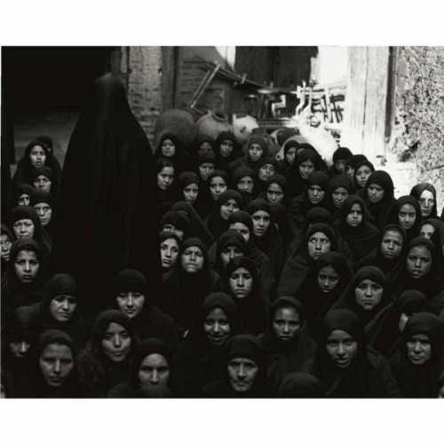 آرتچارت | FERVOR SERIES (CROWD OF WOMEN, ONE LEAVING) از شیرین نشاط